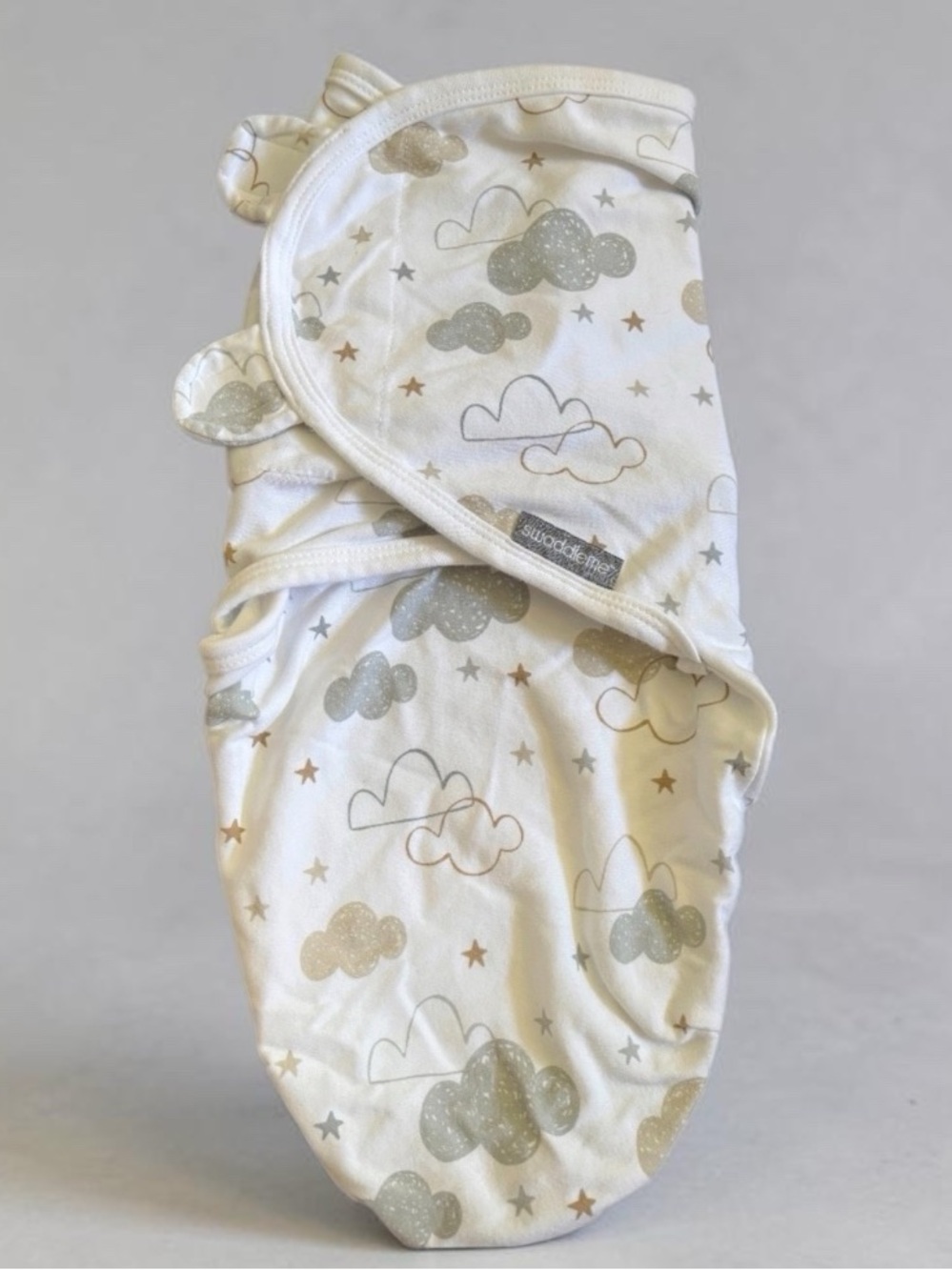 🎉 (0-3m) SwaddleMe Adjustable Baby Swaddle Wrap – Neutral Clouds & Stars Print